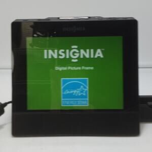 Insignia 8” Digital Picture Frame Model NS-DPF81P 800 x 600 2GB Memory W/Remote